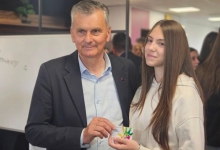 Додела омладинских картица